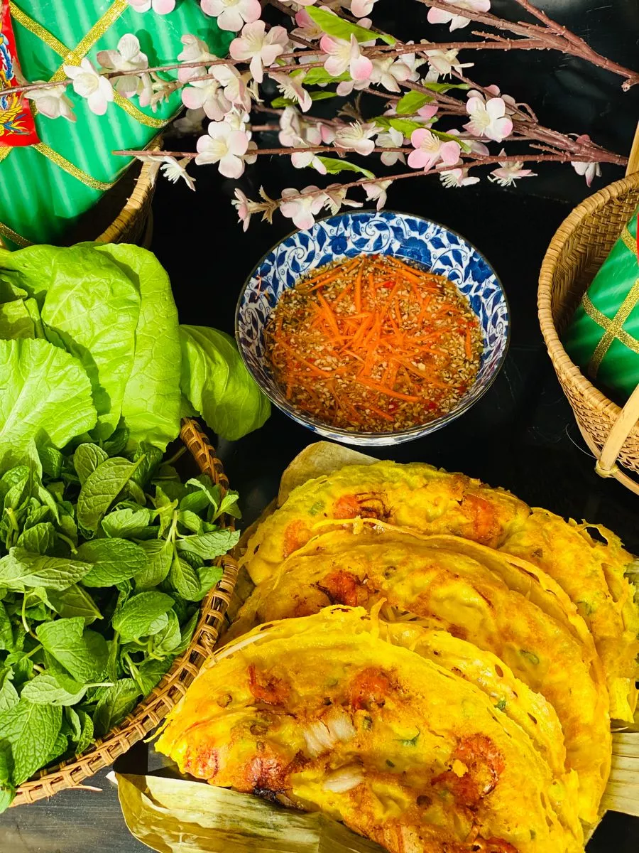 Vietnamese bánh xèo platter